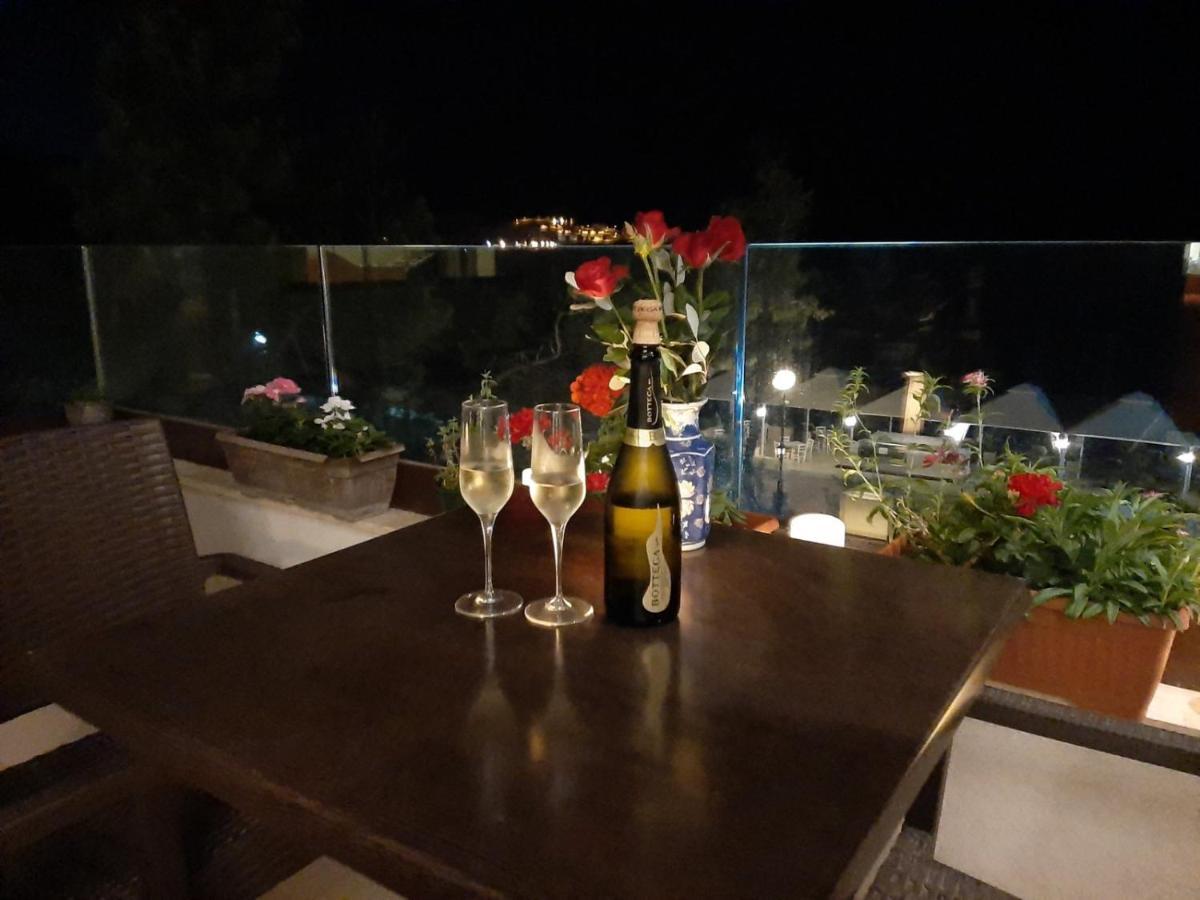 Apartments Kuce Lekovica Beach & Snack Bar- Bistro Ngoại thất bức ảnh