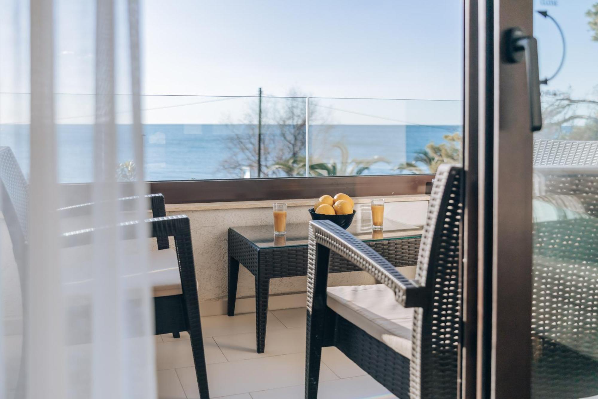 Apartments Kuce Lekovica Beach & Snack Bar- Bistro Phòng bức ảnh