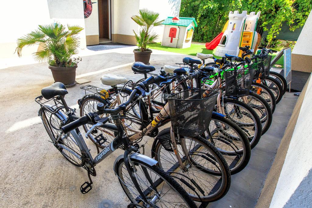 Apartments Kuce Lekovica Beach & Snack Bar- Bistro Ngoại thất bức ảnh