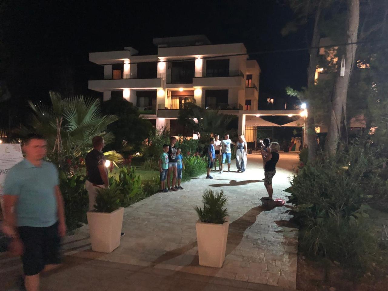 Apartments Kuce Lekovica Beach & Snack Bar- Bistro Ngoại thất bức ảnh